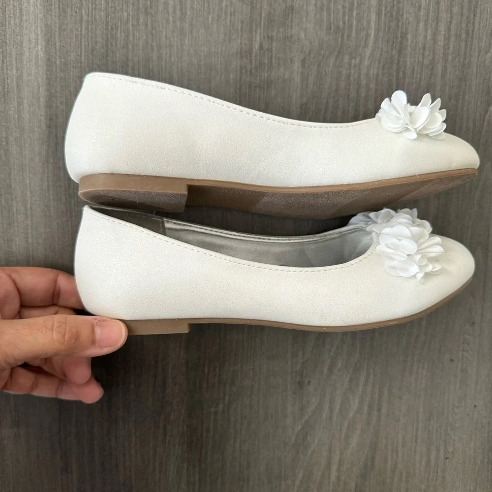 Kenneth Cole girls white Floral formal Flat shoes size 1 NWOT